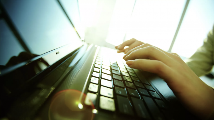 O întrerupere masivă a internetului a afectat astăzi zeci de site-uri de nivel mondial