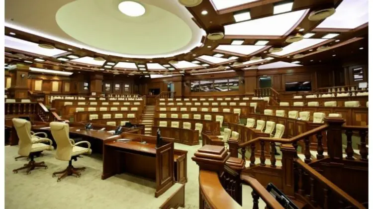 Femeile capătă teren pe listele electorale. A crescut numărul acestora în liste și locurile eligibile