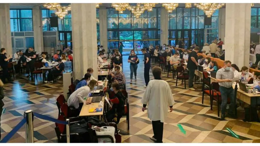 Maratonul vaccinării doza doi. Cetățenii sunt așteptați la Palatul Republicii