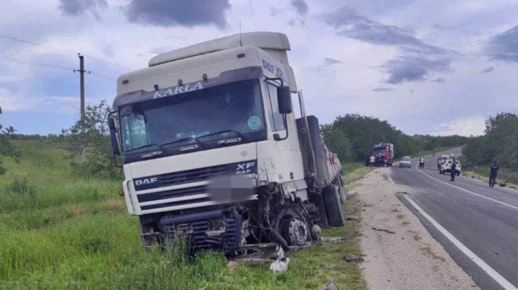 (FOTO) Accident grav la Rezina. O persoană a decedat pe loc