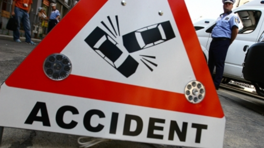 Două automobile s-au ciocnit la Ialoveni. Un șofer a avut nevoie de îngrijiri medicale