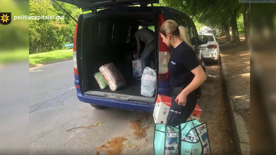 VIDEO Le-a ars acoperișul din cauza unui scurt circuit. Familie cu doi copii, susținută de ofițerii Poliției Capitalei
