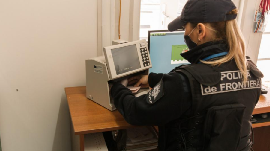 Carte de identitate românească, cu indici de falsificare. Ce acte neveridice au identificat polițiștii de frontieră