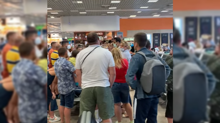 FOTO Cursa Istanbul-Chișinău: Oameni blocați în Aeroport, chiar și după miezul nopții