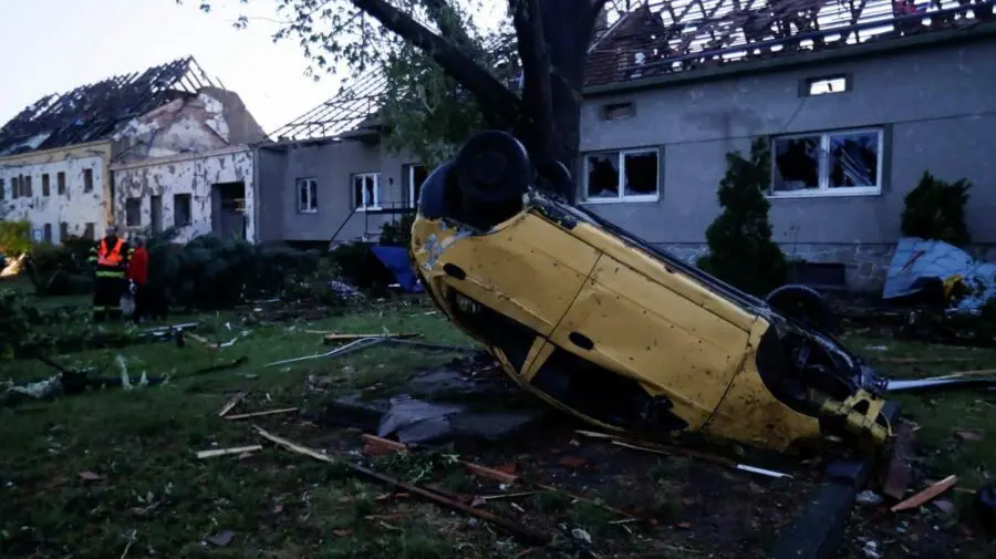 GALERIE FOTO, VIDEO Dezastru în Cehia! Tornadă devastatoare a provocat noaptea trecută mai mulți morți și 300 de răniți