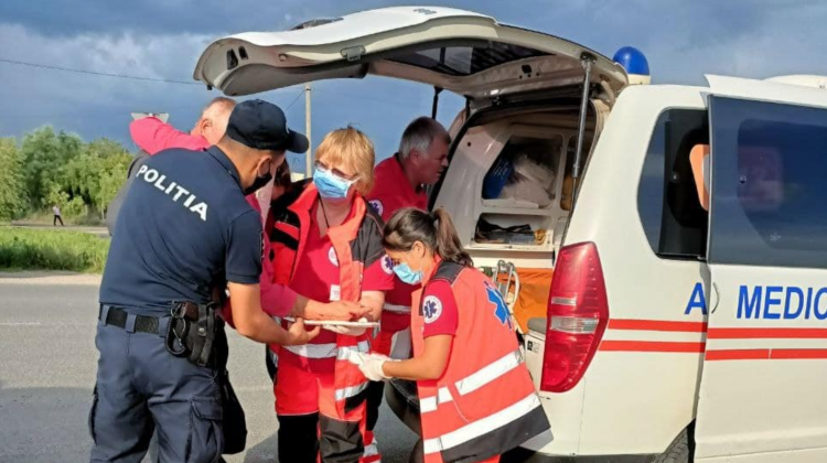 (FOTO) Gest lăudabil! Cum au procedat doi angajați INSP cu o femeie rănită la Cimișlia