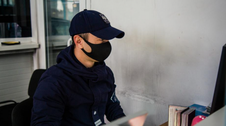 Cu planurile date peste cap și întors din drum. Tânăr de 24 de ani, depistat cu două acte de identitate false