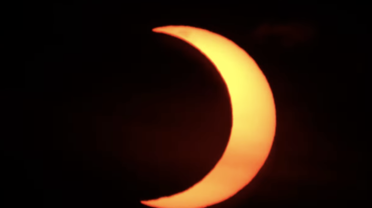 (VIDEO) Imagini LIVE transmise de NASA cu eclipsa de Soare parțială