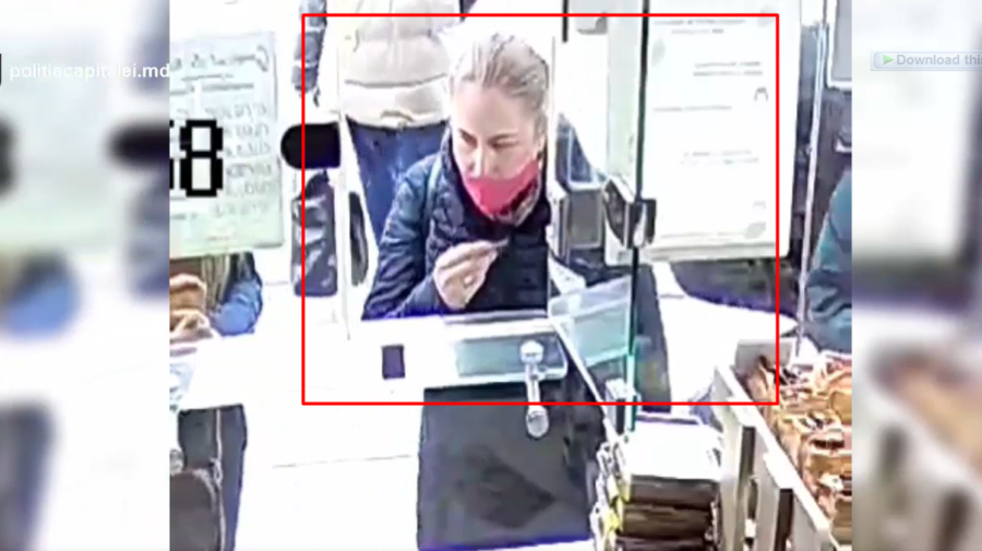 VIDEO A furat un portmoneu. Femeia din imagini, căutată de Poliție