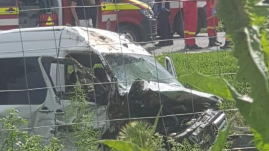 Accident grav în România cu implicarea unui microbuz din Moldova! Opt persoane au avut de suferit