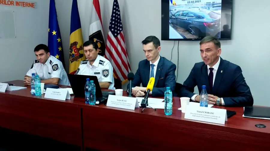 VIDEO Angajați MAI, implicați într-o schemă ILEGALĂ de milioane! Au falsificat zeci de acte și au traficat oameni