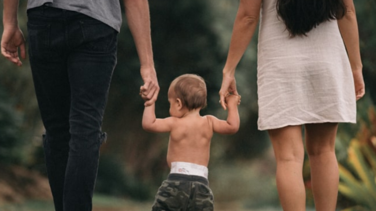 Vrei să afli ce fel de părinte ești? Accesează prima aplicație mobilă de parenting din Republica Moldova
