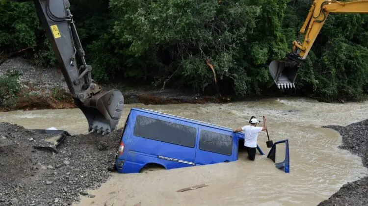 FOTO Ialta revine la normalitate după ploile puternice de săptămâna trecute