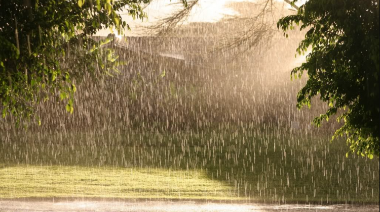 METEO V-aţi săturat de atâta arşiţă? Meteorologii bucură moldovenii cu prognoze despre ploi
