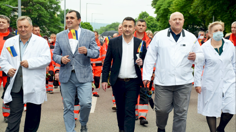 Cinste eroilor în alb. La Orhei a avut loc un marș dedicat lucrătorilor medicali și farmaciștilor