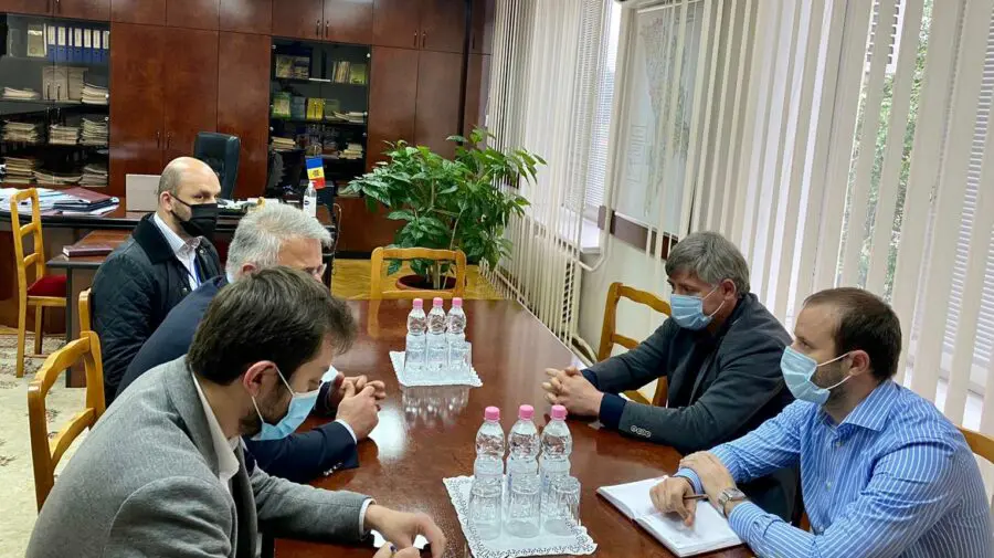 Reabilitarea drumului ce traversează trei raioane, discutată cu antreprenorul. Vor fi reabilitați 83 de km