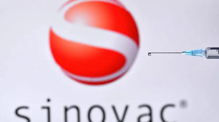 Sinovac-ul, aprobat pentru utilizare de OMS, se recomandă persoanelor de peste 18 ani
