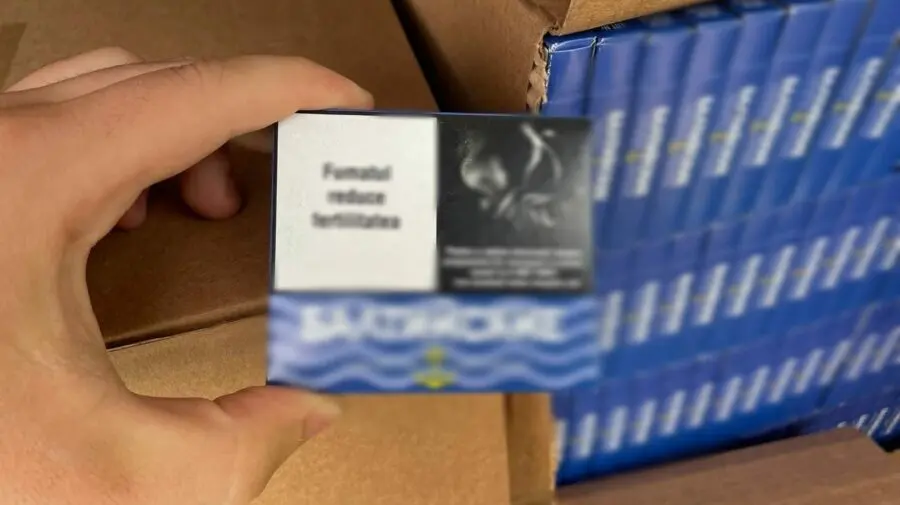 FOTO Transporta ilegal mii de pachete de țigări. Șofer, depistat de oamenii legii