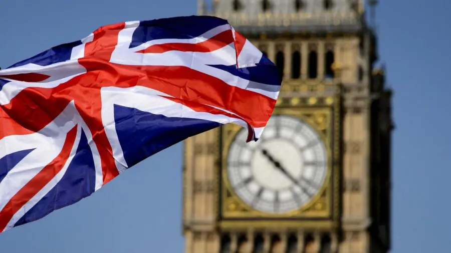 Românii din Marea Britanie, inclusiv moldovenii, au la dispoziție 28 de zile pentru a solicita statutul de rezident