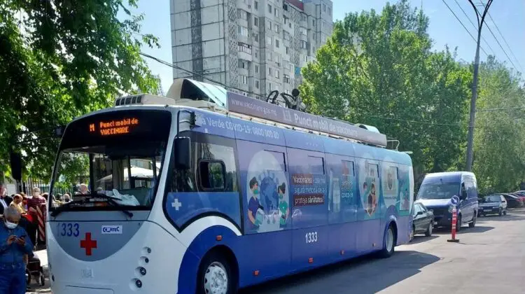 Vaccinarea pe roți continuă. Unde vor staționa astăzi punctele mobile de imunizare