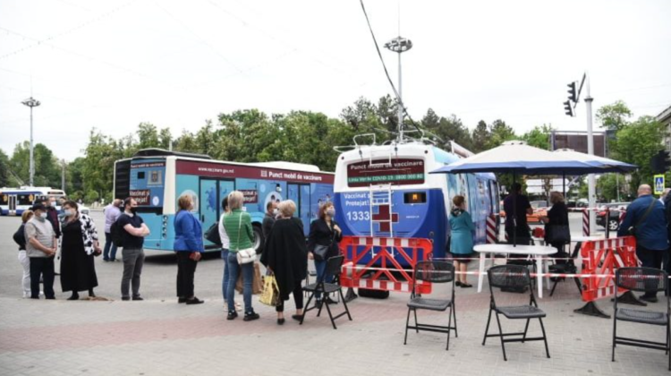 Vaccinarea pe roți este pe sfârșite! Astăzi, troleibuzul se află la Ciocana, iar autobuzul la Trușeni