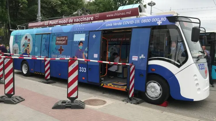 Unul la Botanica, altul la Cricova! Adresele unde vor staționa astăzi punctele mobile de vaccinare