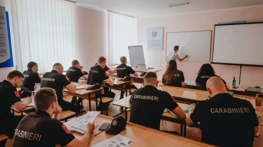 Oportunitate pentru 12 militari din cadrul IGC. În cadrul unui curs vor studia limba franceză