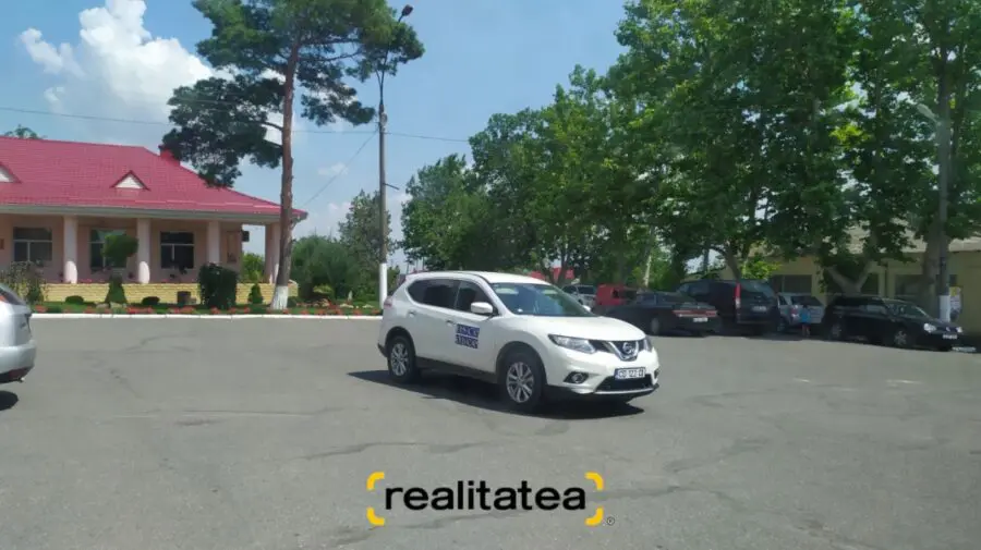 FOTO Chiar dacă OSCE s-a plimbat la Doroțcaia, se zvonește că la un bar se împărțeau transnistrenilor câte 200 de lei