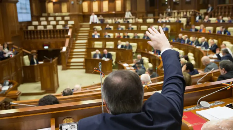 Vârsta și profesia cea mai populară în rândul candidaților la alegeri. Se regăsesc și persoane trecute de 70 de ani