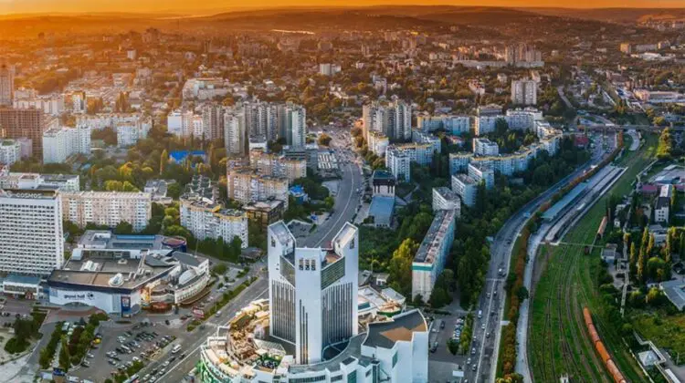 Cei mai mulți chișinăuieni au ales PAS! Cum s-au distribuit voturile din sectoare și suburbii