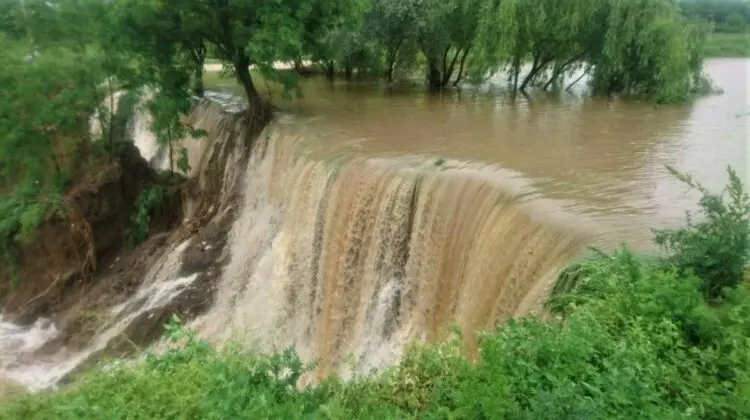 AVERTIZARE! Din cauza ploilor abundente ar putea crește nivelul apei în râuri