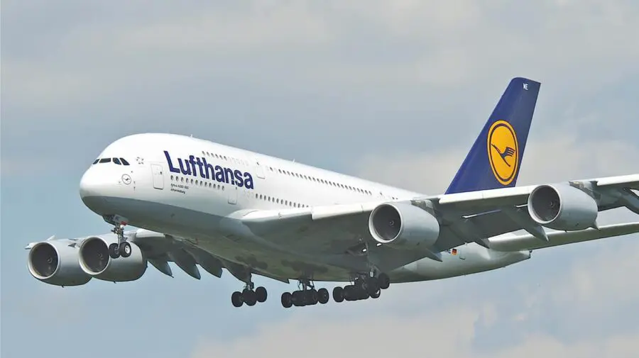 Lufthansa retrage din aeronavele sale expresia doamnelor și domnilor. Cu ce formă de salut vor fi întâmpinați oaspeții