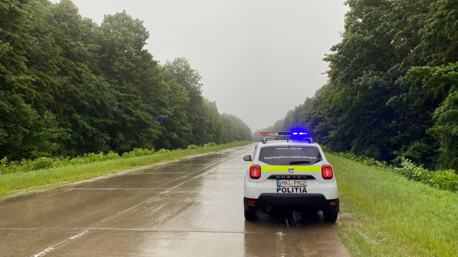 Atenție, șoferi! Se circulă cu dificultate din cauza condițiilor meteo nefavorabile. Angajații INSP vin cu recomandări