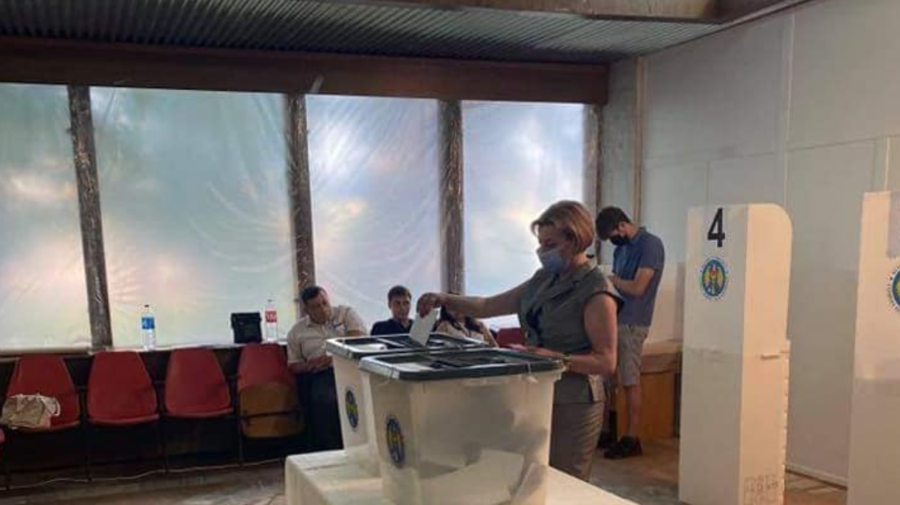 FOTO Scurt pe doi. Mariana Durleșteanu: Am votat. Unde și-a exercitat dreptul la vot?