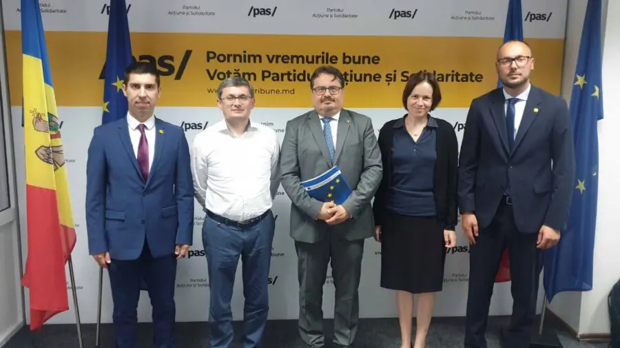 Moldova va primi cele 600 de milioane de euro promise de UE. Michalko i-a asigurat pe deputații aleși ai PAS