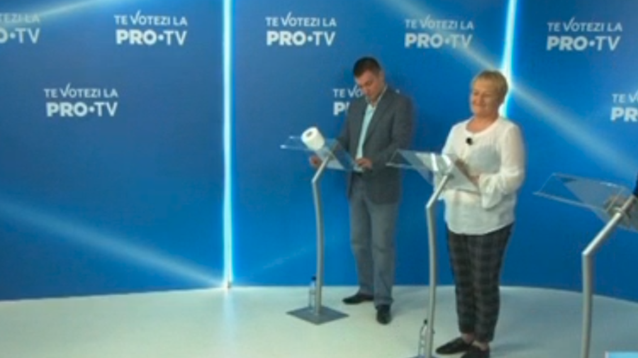 VIDEO HÂRTIE IGIENICĂ, cadou pentru Platon într-un studiou TV: Să nu mai mănânce rahat în fața moldovenilor