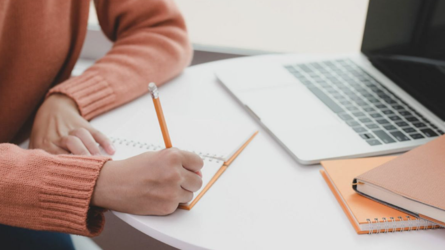Cadrele didactice din ȚARĂ, instruite. CONTINUĂ Programul Național de alfabetizarea digitală