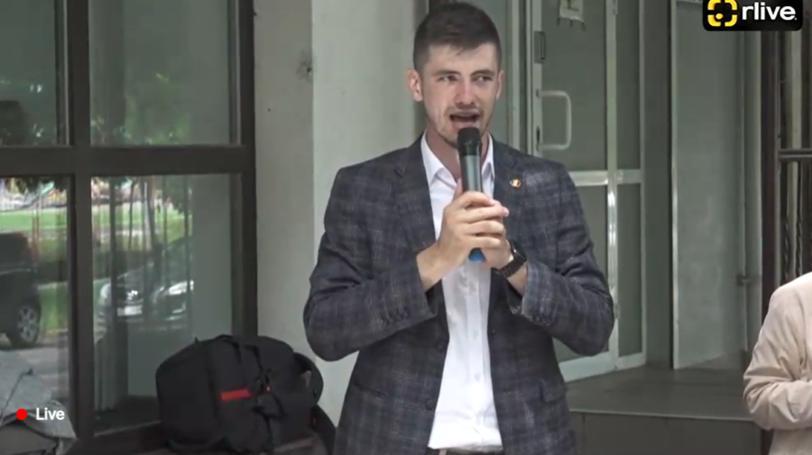 VIDEO „Nu faceți alianță cu BECS și Usatîi”, cere AUR în fața sediului PAS