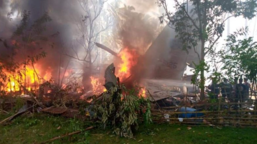 Un avion militar s-a PRĂBUȘIT în FILIPINE. Mai multe persoane au murit