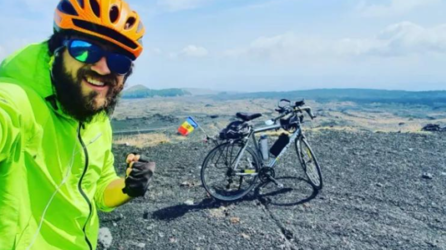 FOTO Peste tot cu BICICLETA! Ciclistul Ștefan Gîncu și-a exercitat dreptul la vot în DANEMARCA