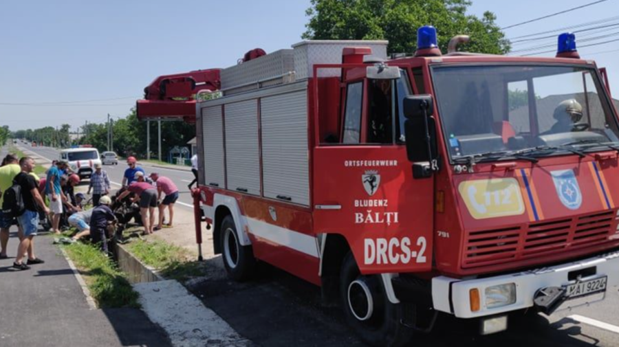 FOTO, VIDEO A fost nevoie de intervenția salvatorilor. Cal, prăbușit într-un șanț în raionul Fălești