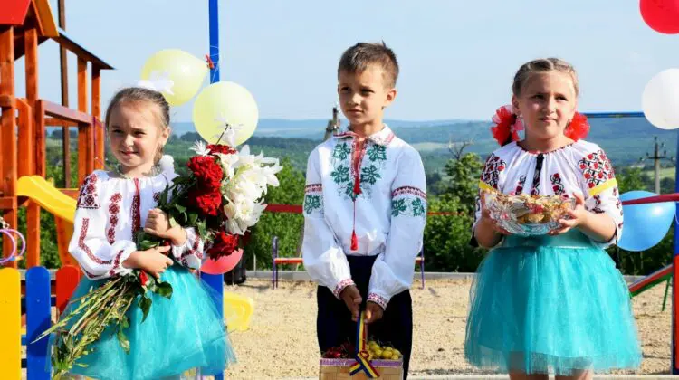 VIDEO În raionul Orhei, în fiecare săptămână sunt inaugurate câteva terenuri de joacă