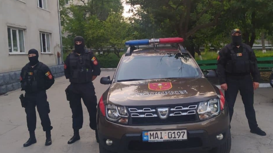 Carabinierii, la DATORIE. Au legitimat și reținut peste 170 de persoane