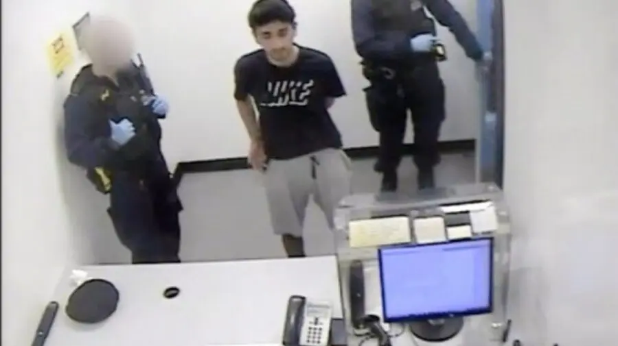 FOTO Un adolescent a ucis două surori, după ce „încheiase un pact cu diavolul”. L-a semnat cu propriul sânge