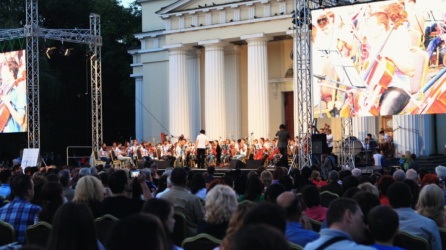 De Ziua Independenței Statelor Unite ale Americii, ești INVITAT la un concert în BLUGI. Unde va avea loc EVENIMENTUL