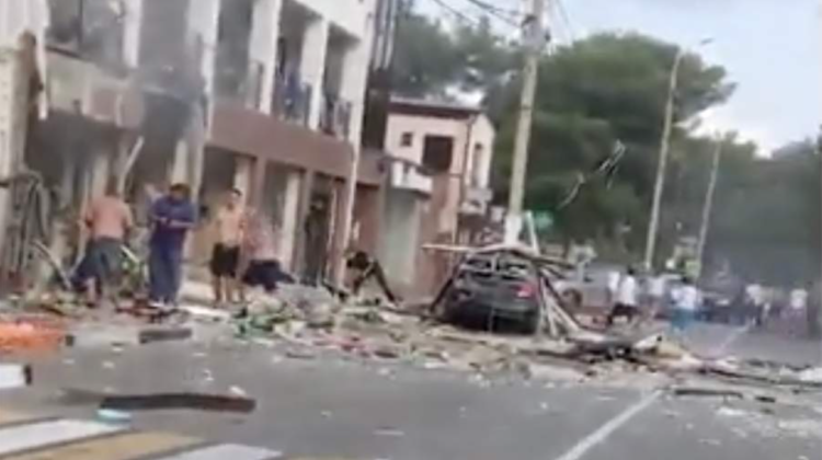 VIDEO Explozie de proporții la un hotel din Rusia! Sub dărâmături se află oameni. Peste 50 de persoane au fost evacuate