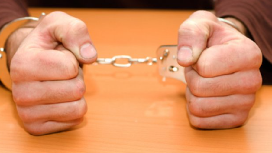 I-a amenințat pe polițiști cu moartea. Bărbat din Ocnița, reținut pentru 72 de ore