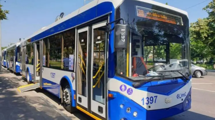 „Mă atinge, apoi se scarpină între picioare”. Experiența prin care a trecut o femeie într-un troleibuz din capitală