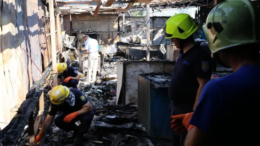 FOTO Noi DETALII despre incendiul de la piața din Rezina. Specialiștii au TREI versiuni