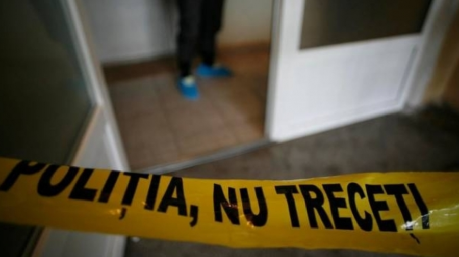 Bărbat din Capitală, depistat cu o tăietură în regiunea cutiei toratice. Poliția: S-ar fi sinucis